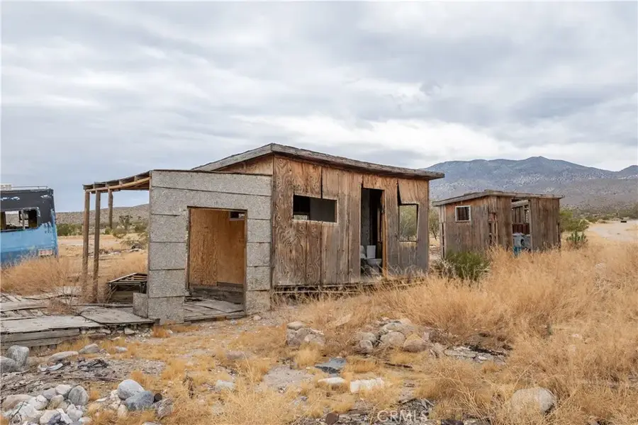 37050 Cheshire, Lucerne Valley, CA 92356 - Image #2