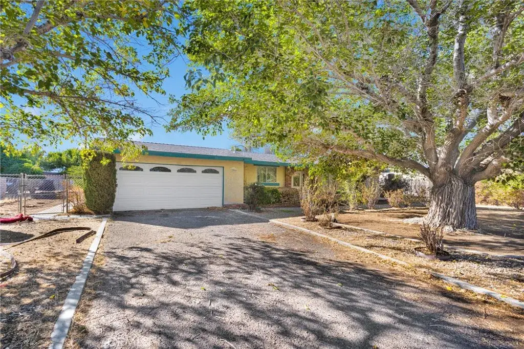 12566 Iroquois Road, Apple Valley, CA 92308 - Image #1