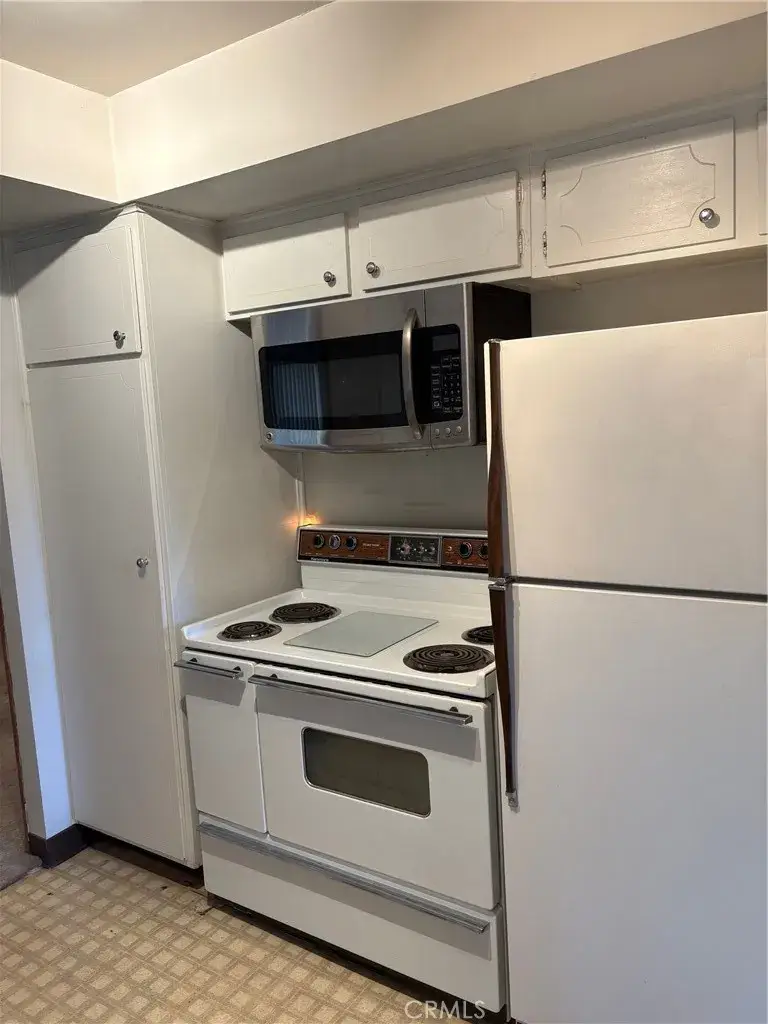 17843 Linden, Hesperia, CA 92345 - #3