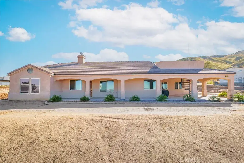23053 Roundup Way, Apple Valley, CA 92308 - Image #1