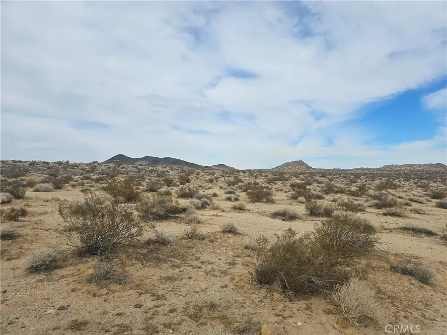 402 Rose Ln., Lucerne Valley, CA 92356 - #2