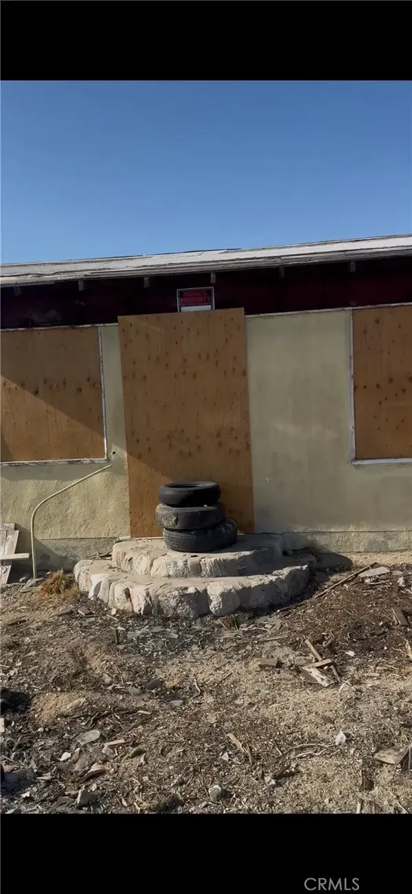 31300 235, Llano, CA 93544