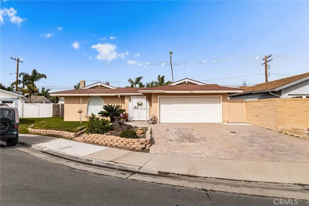 6261 Balmoral, Huntington Beach, CA 92647 - #1