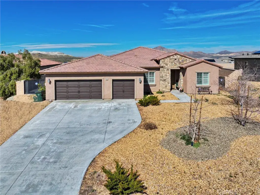 19520 Arcata Road, Apple Valley, CA 92307 - #1