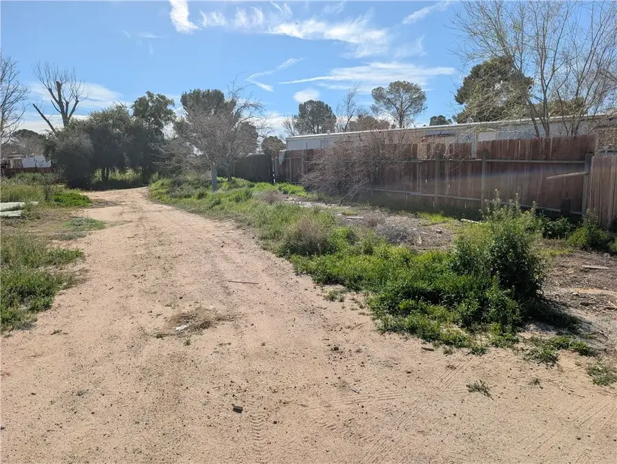 180 Camp Fire, California City, CA 93505 - #2