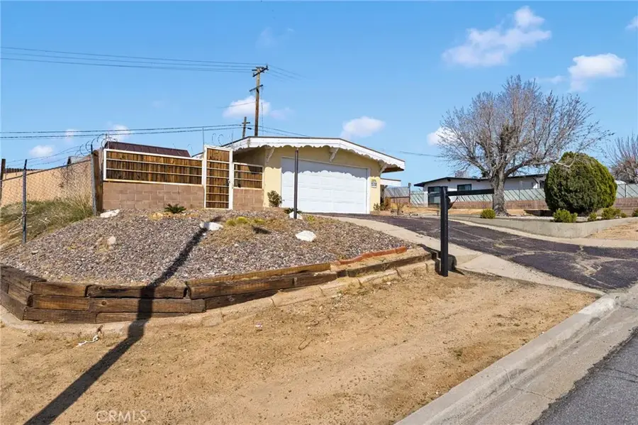 16824 Crestview, Victorville, CA 92395 - #2