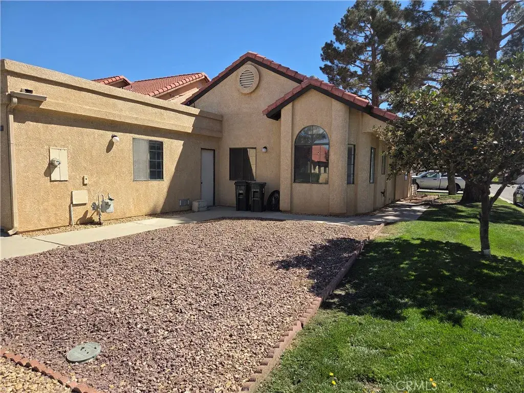 19099 Frances, Apple Valley, CA 92308 - #1