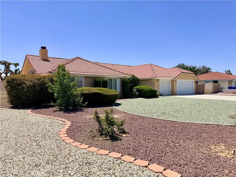 20337 Ituma Road, Apple Valley, CA 92308 - #3