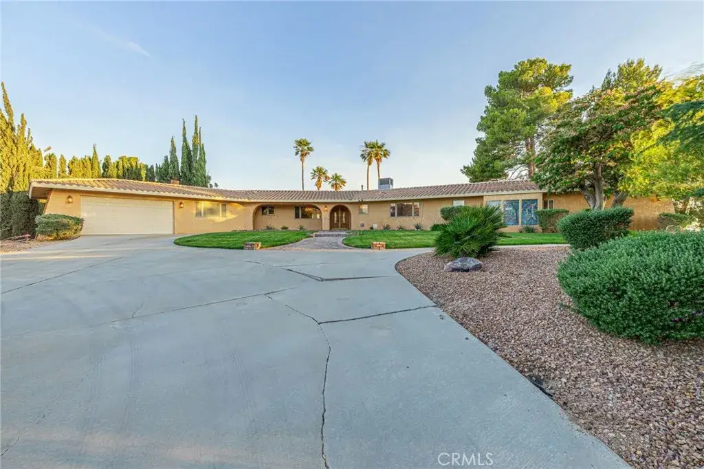 19459 Shasta Road, Apple Valley, CA 92307 - #1