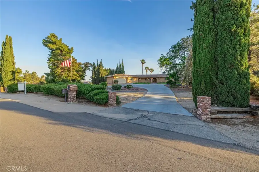 19459 Shasta Road, Apple Valley, CA 92307 - #3