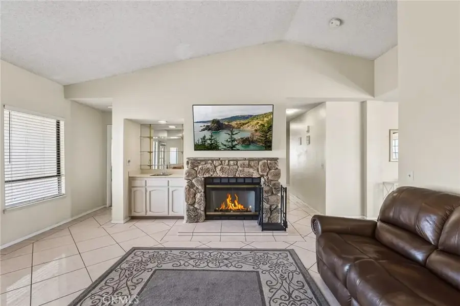 13382 Ivanpah, Apple Valley, CA 92308 - #3