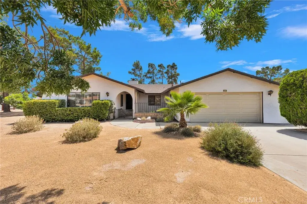 19031 Shoshonee, Apple Valley, CA 92307 - #1