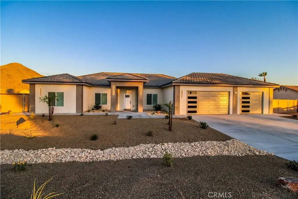 19299 Roanoke Road, Apple Valley, CA 92307 - #1