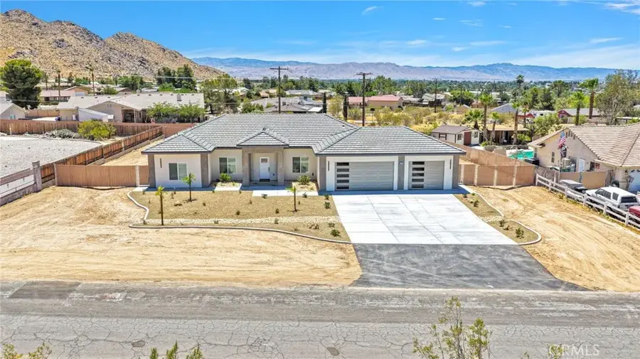 19299 Roanoke Road, Apple Valley, CA 92307 - #2