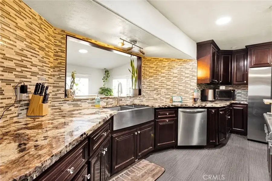 10080 Deep Creek Road, Apple Valley, CA 92308 - #2