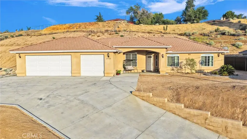 17725 Bangor, Hesperia, CA 92345 - #1