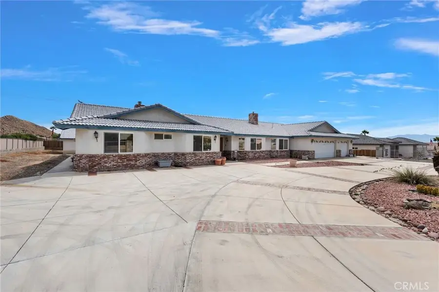 19311 Roanoke Road, Apple Valley, CA 92307 - #2