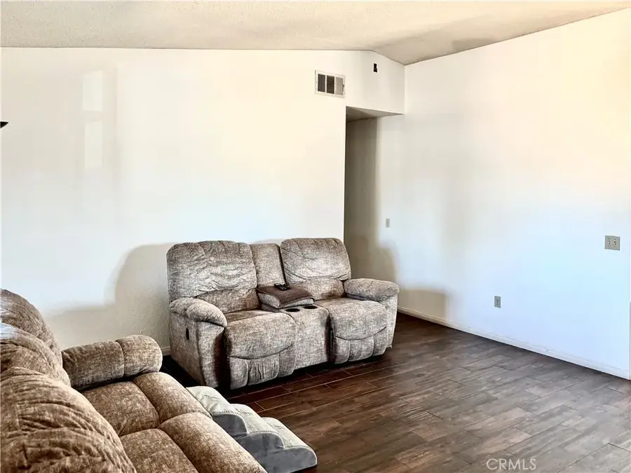 18805 Yucca, Hesperia, CA 92345 - #3
