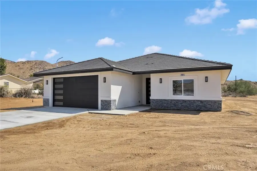 24911 Via Vista Rd, Apple Valley, CA 92308 - #2