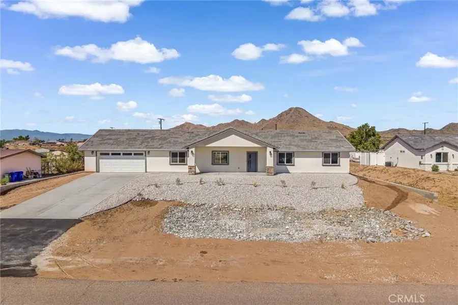 16218 Quantico Rd E, Apple Valley, CA 92307 - #2