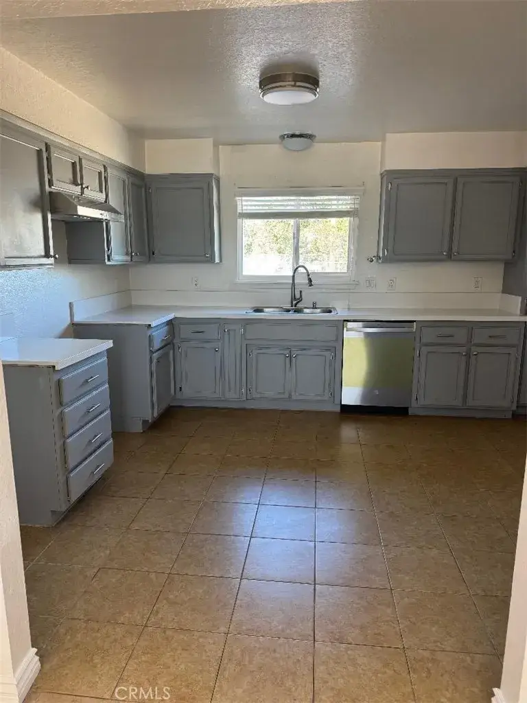 16188 Live Oak, Hesperia, CA 92345 - #2