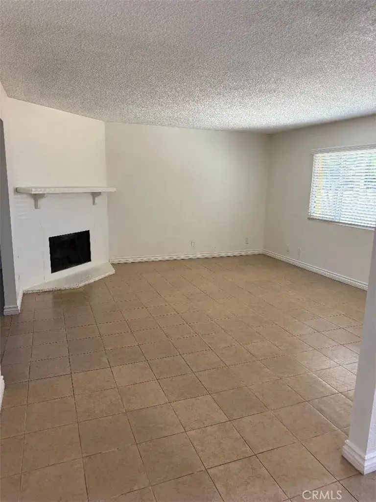 16188 Live Oak, Hesperia, CA 92345 - #3