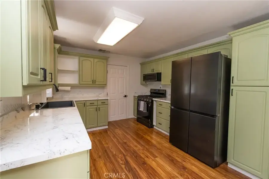 31805 Luring Pines Drive, Running Springs, CA 92382 - Image #3