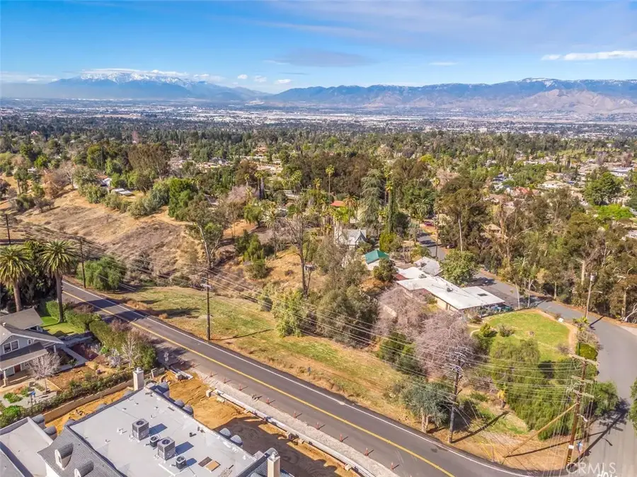 724 W Sunset, Redlands, CA 92373 - Image #2