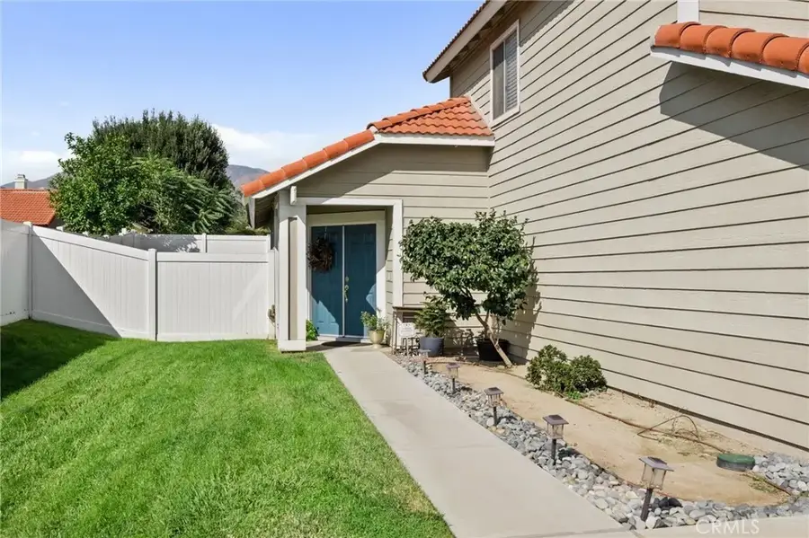 27856 Fieldstone Drive, Highland, CA 92346 - Image #2