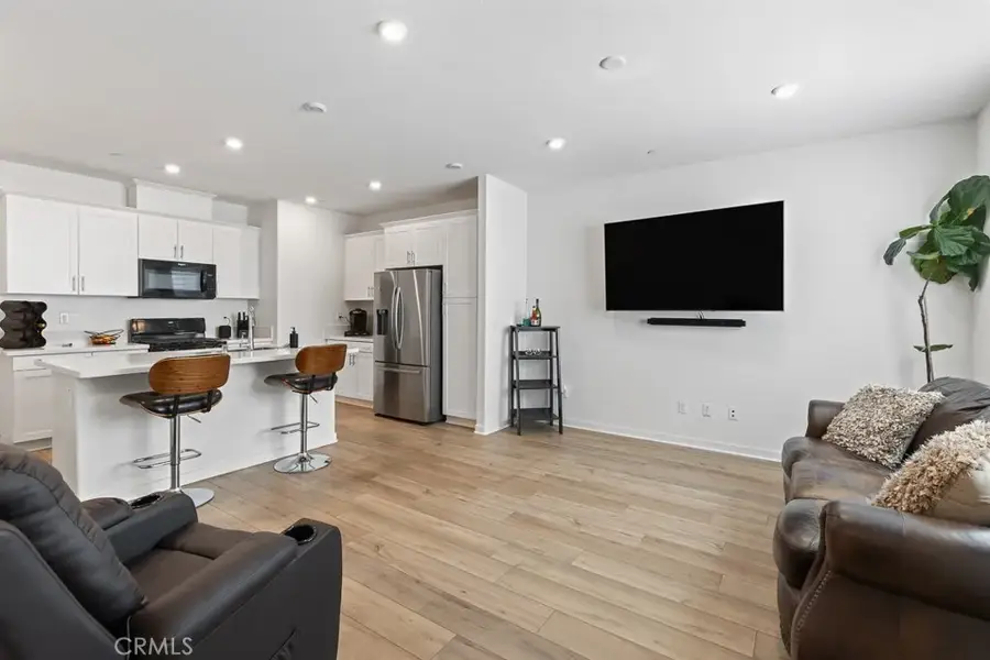 975 W Clover, Rialto, CA 92376 - Image #2