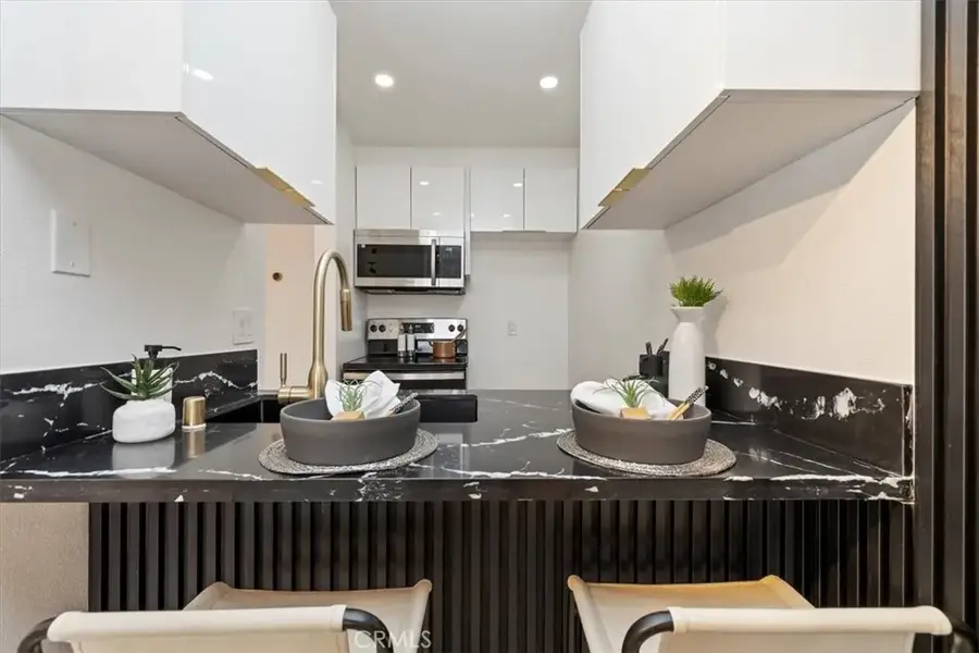 320 S Ardmore #233, Los Angeles, CA 90020 - Image #2