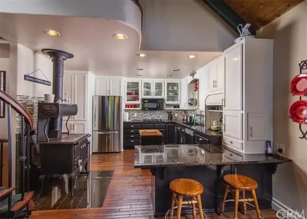 1055 Meadowbrook Drive, Lake Arrowhead, CA 92352