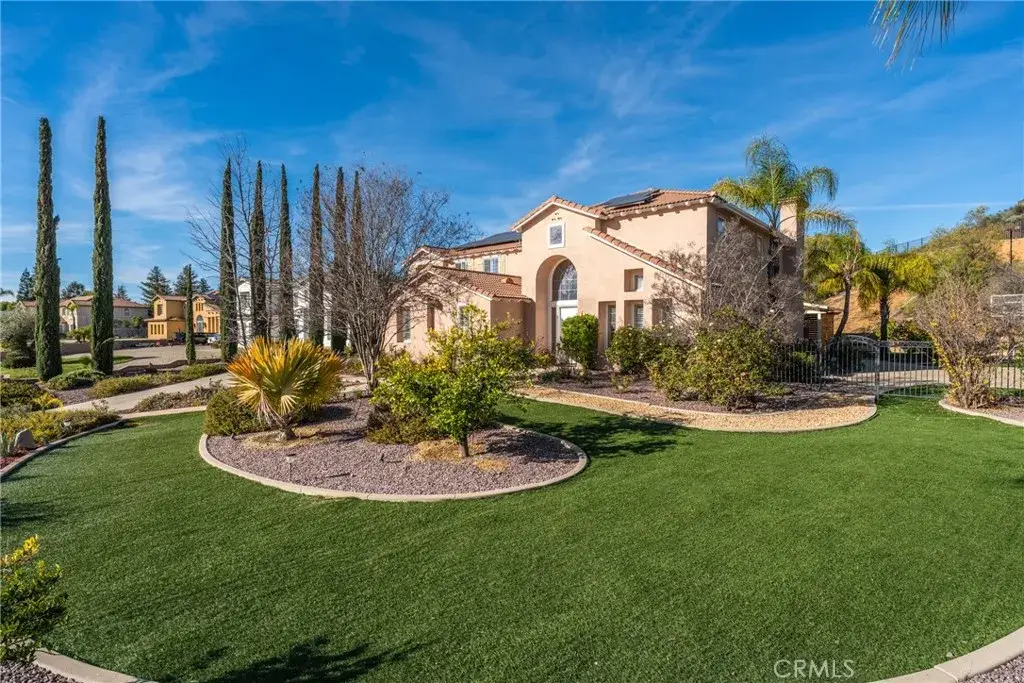 952 Creek View, Redlands, CA 92373 - Image #1