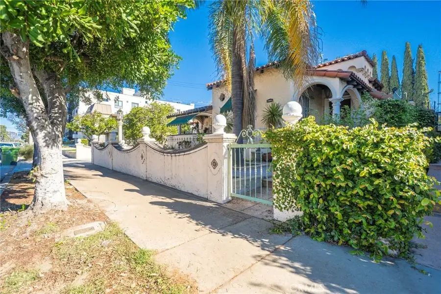 6130 Whitsett Ave, North Hollywood, CA 91606 - Image #2