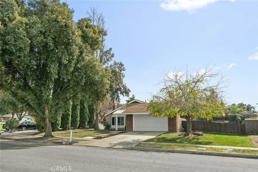 1038 Sandalwood Avenue, Redlands, CA 92374 - #2