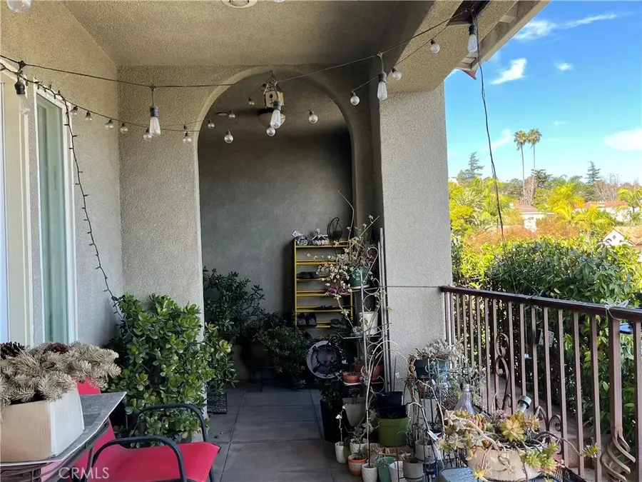 2051 N Catalina Street, Los Angeles, CA 90027 - #3