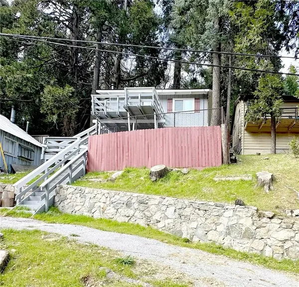 726 Golden, Lake Arrowhead, CA 92352