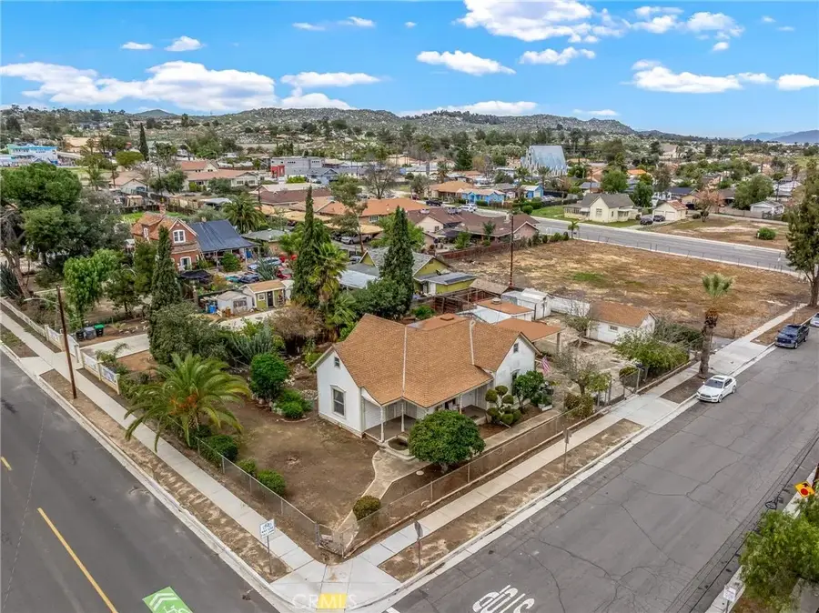 306 W 6th Street, Perris, CA 92570 - #3