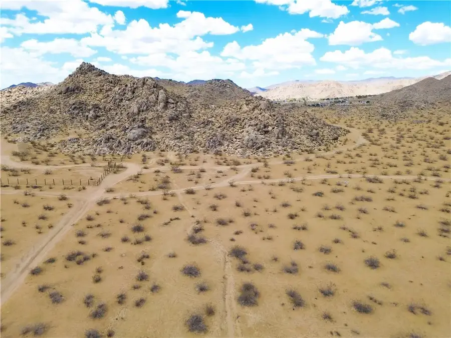 15 Laguna Seca, Apple Valley, CA 92307 - #2