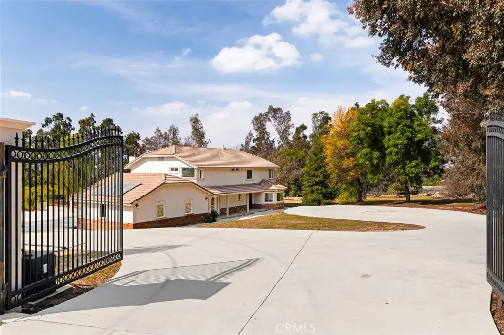 31144 5th Ave, Redlands, CA 92374 - #1