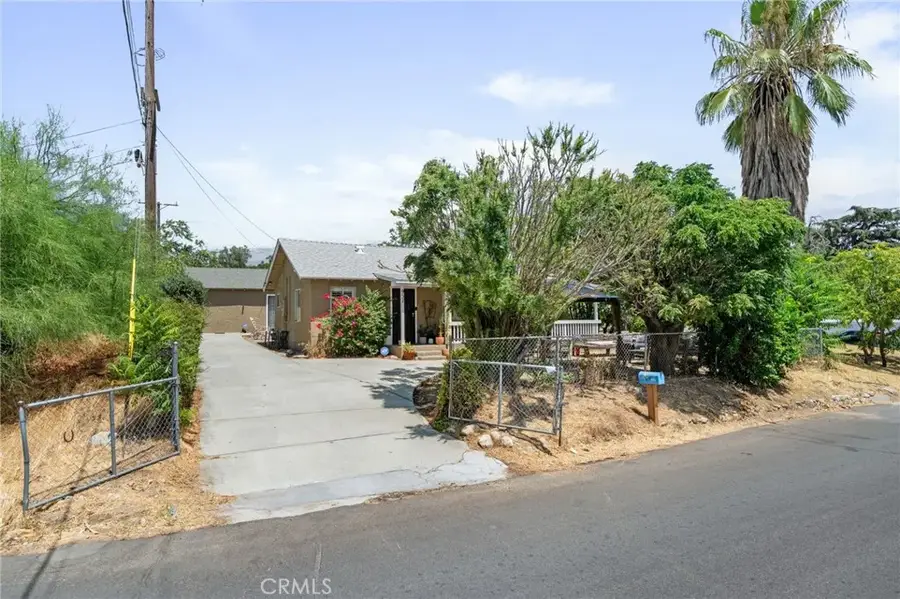 957 E George Street, Banning, CA 92220 - #2