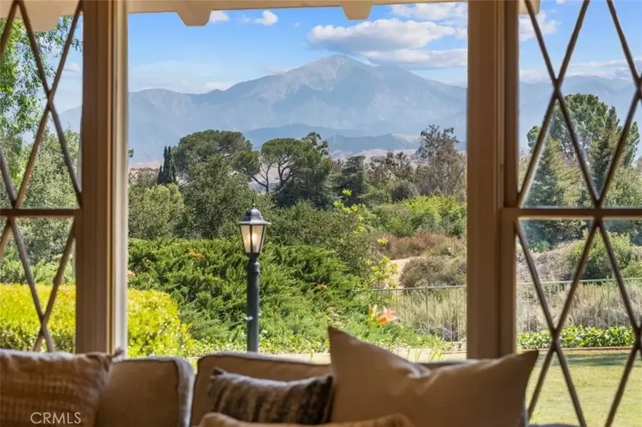 461 W Sunset Drive, Redlands, CA 92373 - #2