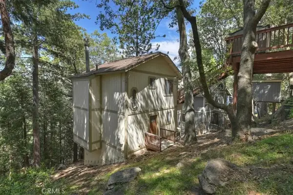 955 Coulter Pine, Crestline, CA 92325