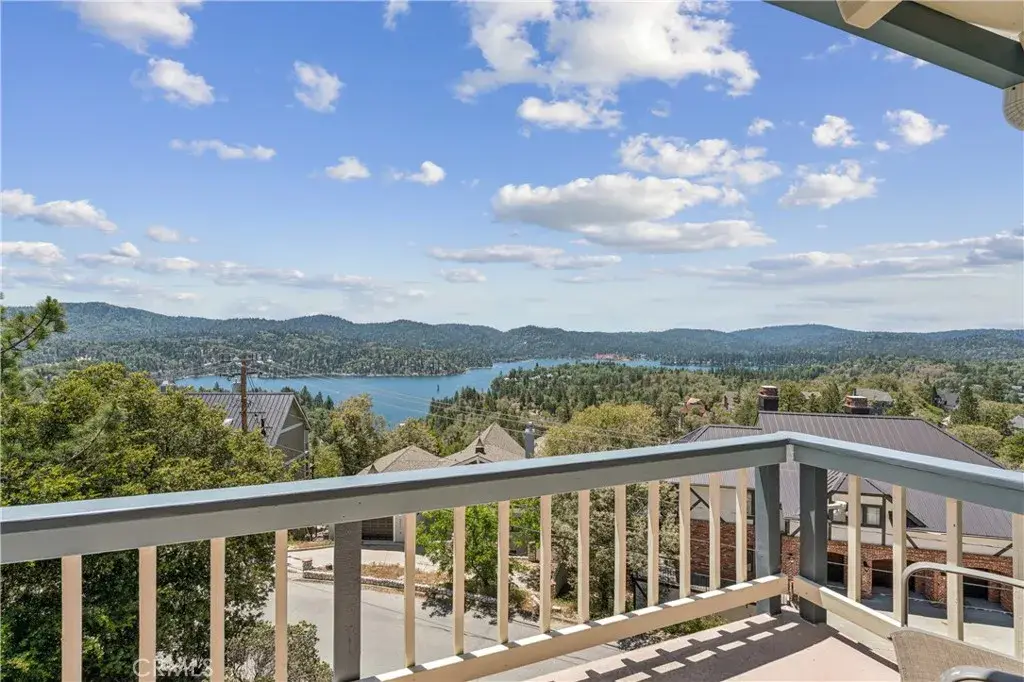 1369 Yellowstone, Lake Arrowhead, CA 92352 - #1
