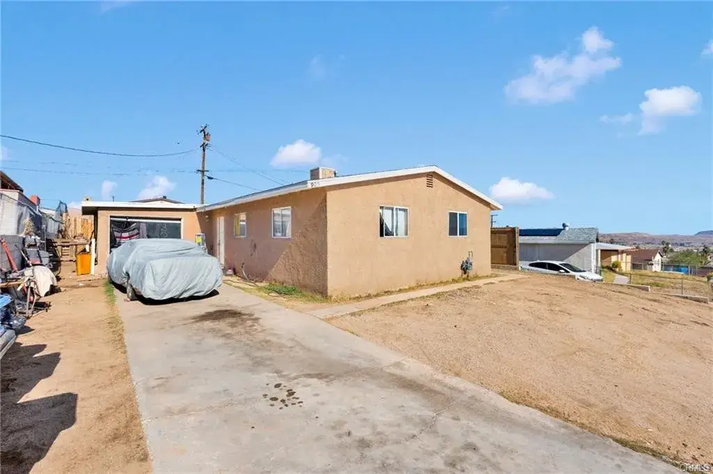 905 E Elizabeth, Barstow, CA 92311 - #1
