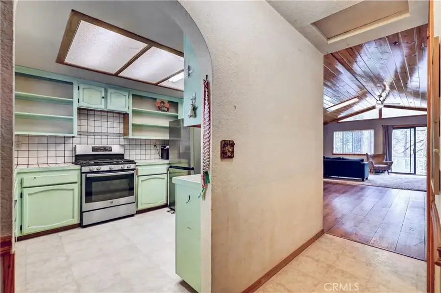 1039 Lausanne, Crestline, CA 92325 - #2