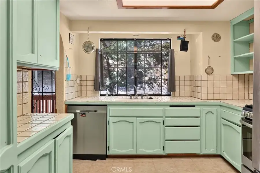 1039 Lausanne, Crestline, CA 92325 - #3