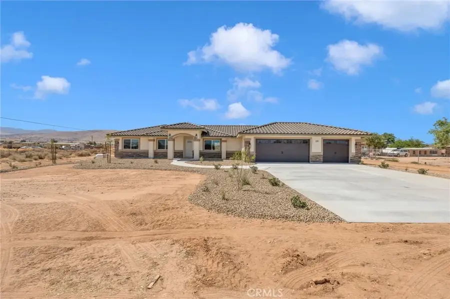 21317 Caribou Road, Apple Valley, CA 92308 - #3