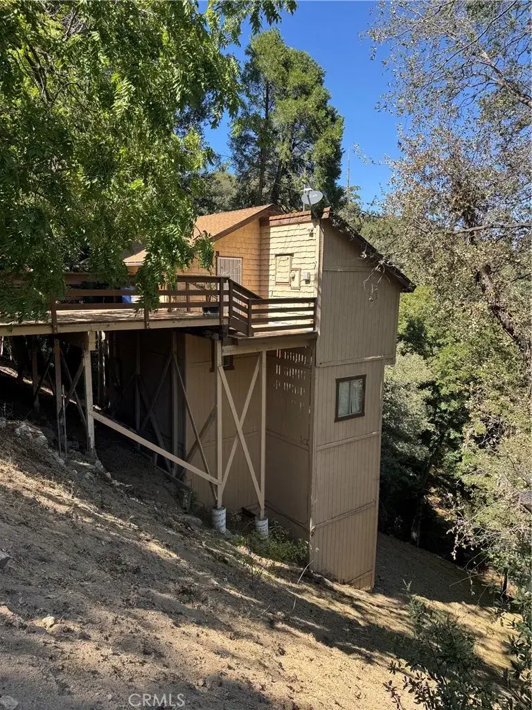 327 E Zermatt Drive, Crestline, CA 92325 - #3