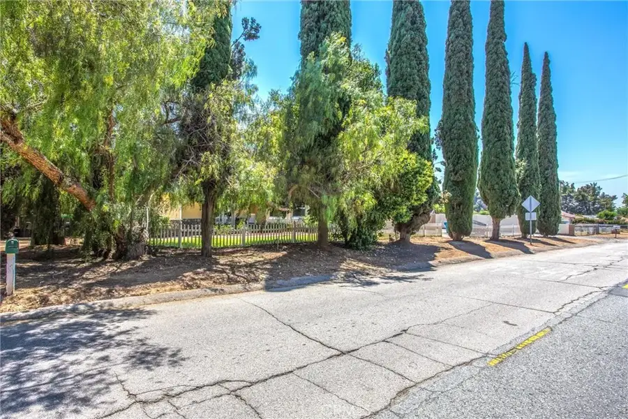 375 E County Line Road, Calimesa, CA 92320 - Image #2